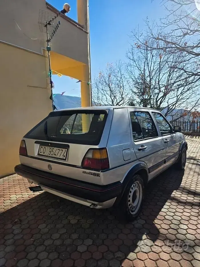Begagnad VW Golf II GTI 110 HK (80 kW) 1988 Grå Halvkombi