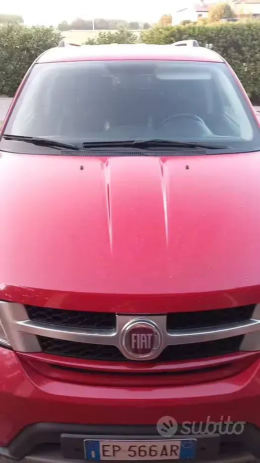 Usata Fiat Freemont 170 CV (125 kW) 2013 Rosso SUV