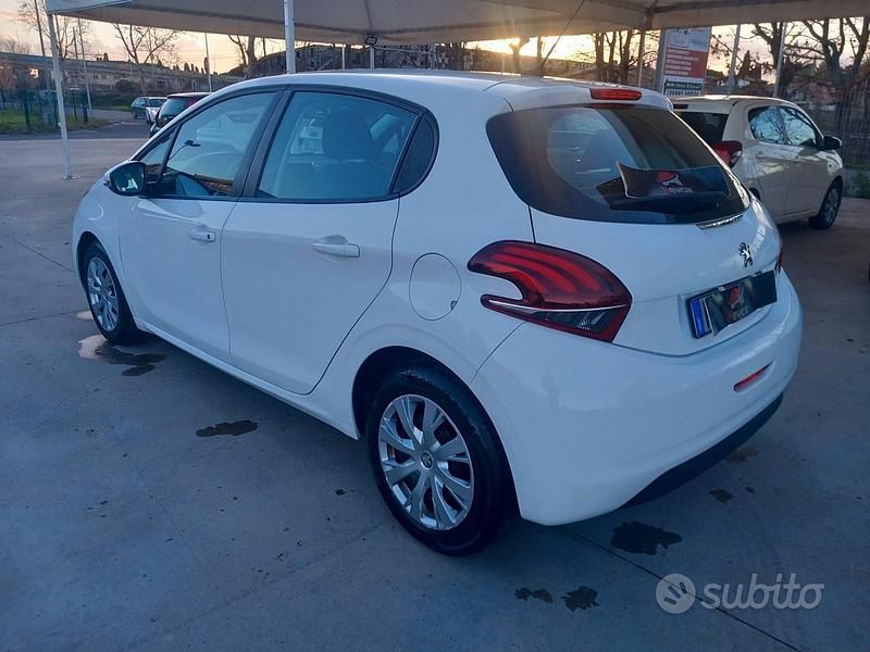 Usata Peugeot 208 Active 101 CV (74 kW) 2019 Bianco Utilitaria