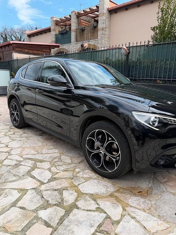 Usata Alfa Romeo Stelvio Executive 210 CV (154 kW) 2019 Nero SUV