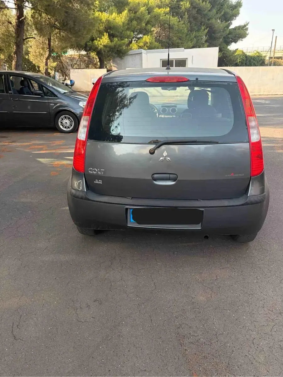 Usata Mitsubishi Colt 74 CV (54 kW) 2007 Grigio Berlina