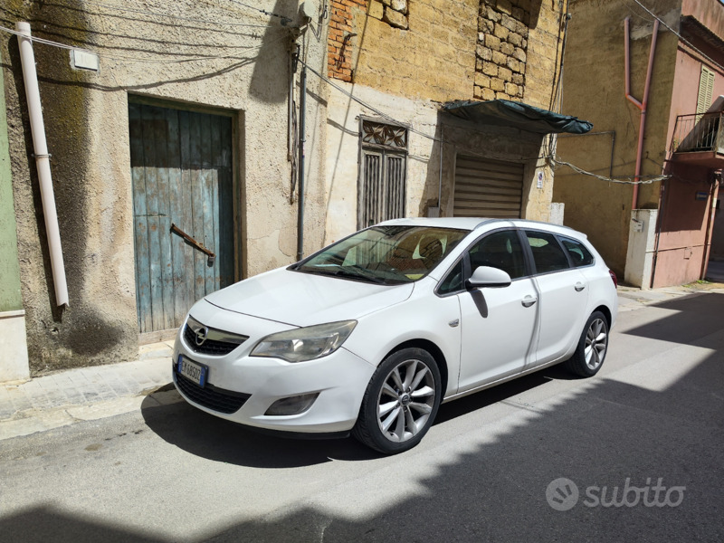 Usato 2012 Opel Astra 1.7 Diesel (5.500 €)