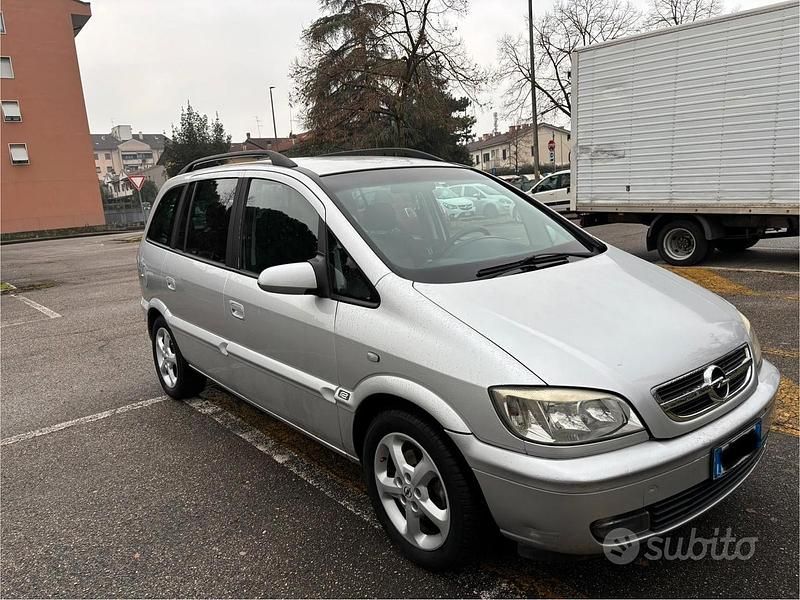 Usata Opel Zafira 2004 Monovolume