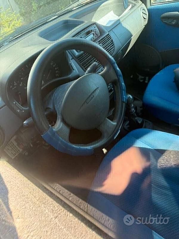 Usata Fiat Punto 60 CV (44 kW) 2002 Blu Utilitaria