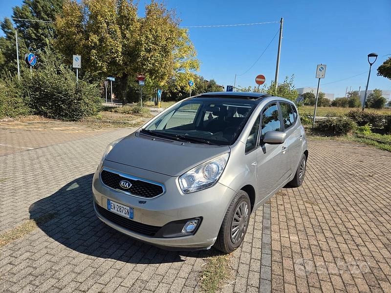 Usata Kia Venga Active 90 CV (66 kW) 2014 Beige Utilitaria