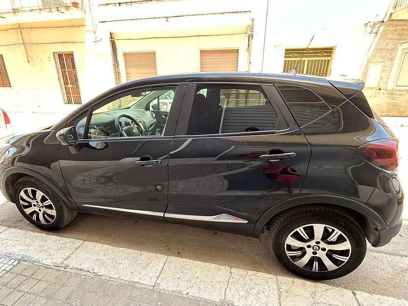 Usado Renault Captur Zen 90 CV (66 kW) 2018 Negro SUV