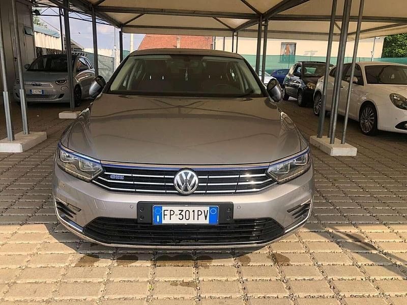 Usata VW Passat GTE 190 CV (139 kW) 2018 Grigio Berlina