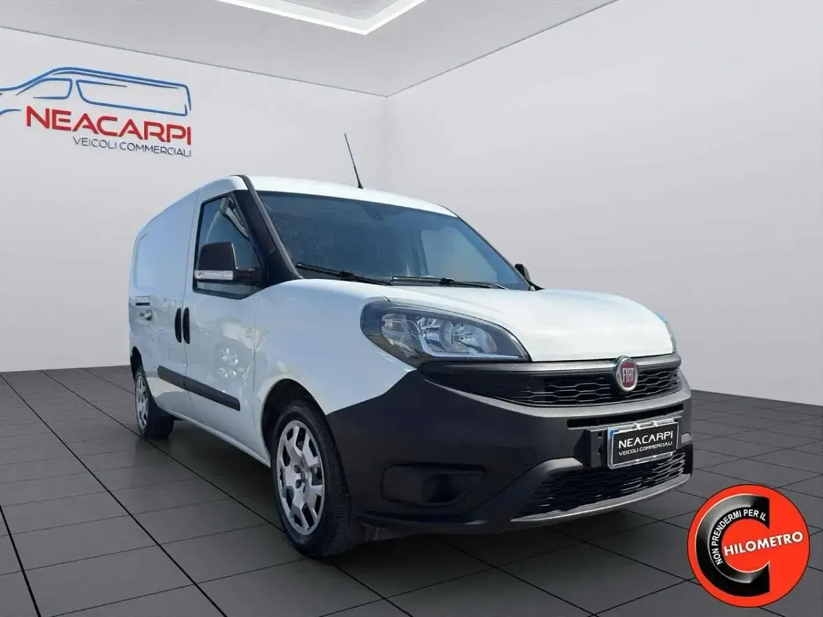 Usata Fiat Doblò 105 CV (77 kW) 2022 Bianco Monovolume