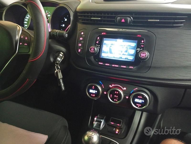 Usata Alfa Romeo Giulietta Distinctive 120 CV (88 kW) 2016 Grigio Utilitaria