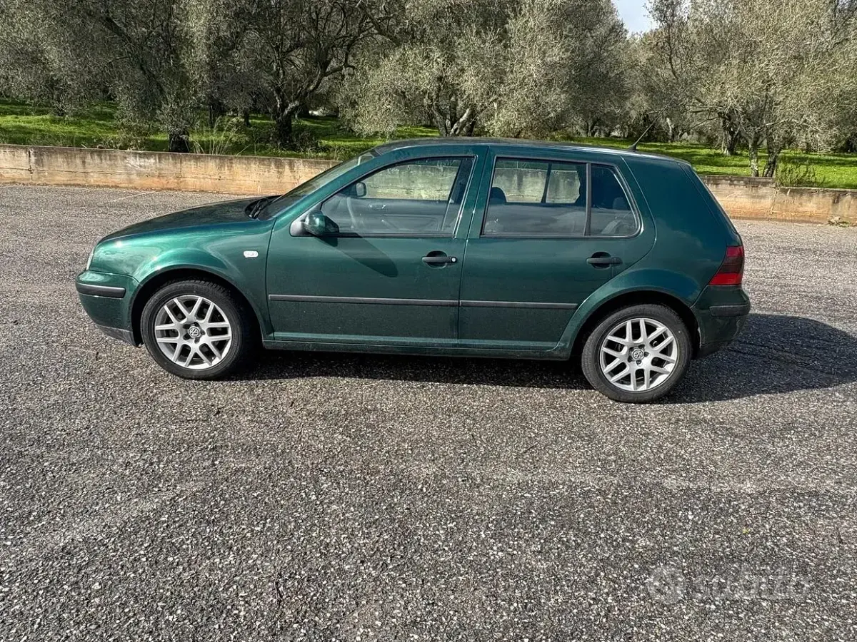 Usata VW Golf IV 90 CV (66 kW) 2003 Verde Berlina