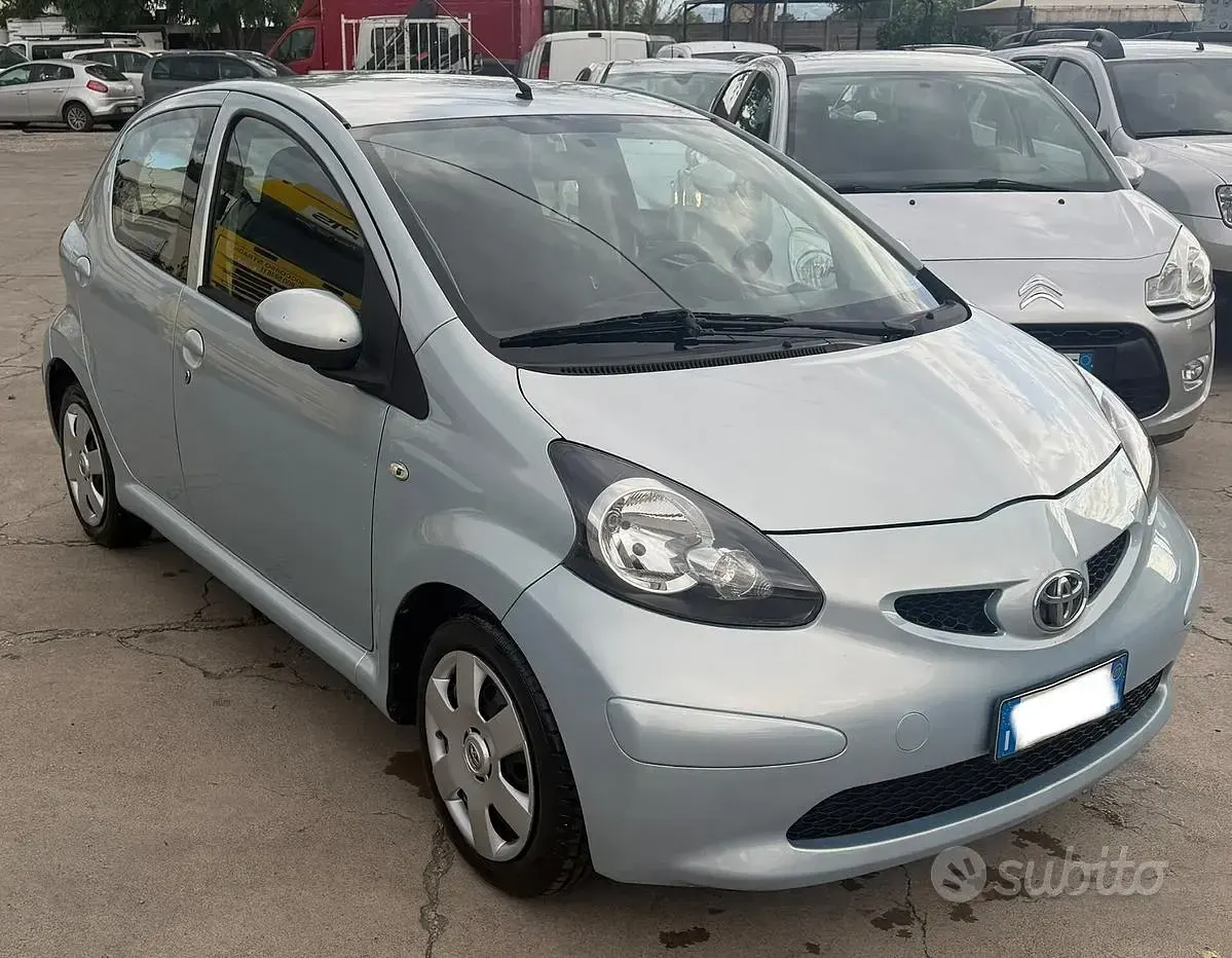 Usata Toyota Aygo 68 CV (50 kW) 2008 Marrone Utilitaria