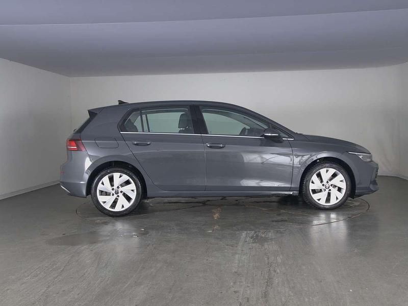 Usata VW Golf VIII Style 150 CV (110 kW) 2025 Dolphin grey metallizzato Berlina