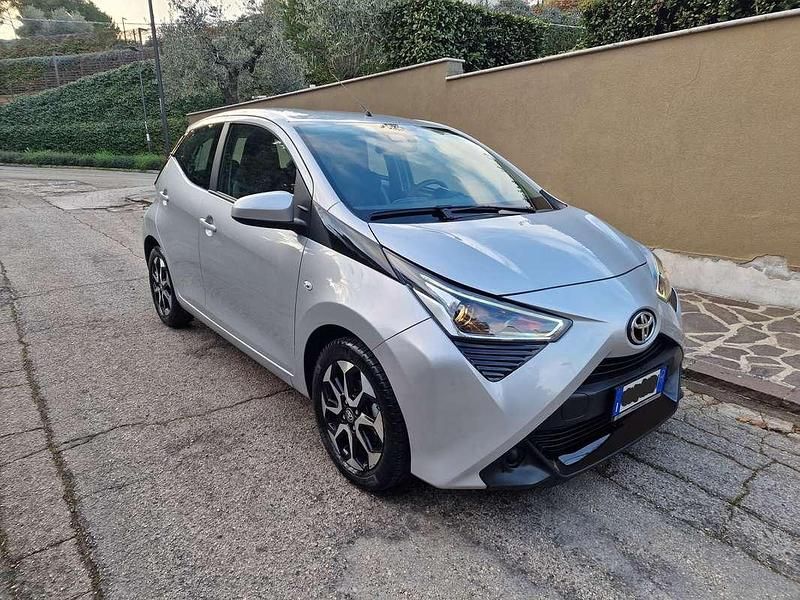 Usata Toyota Aygo Connect Style 72 CV (52 kW) 2022 Argento Utilitaria