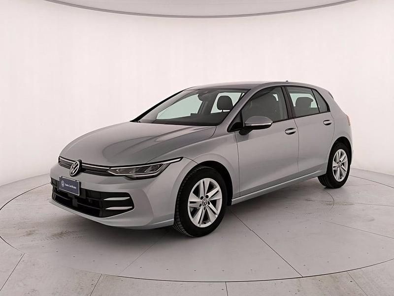 Usata VW Golf VIII Life 116 CV (85 kW) 2025 Dolomite silver metallizzato Berlina
