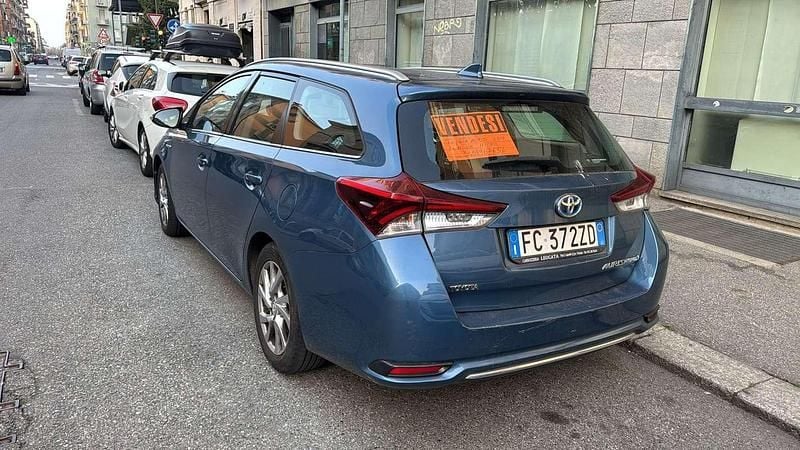 Usata Toyota Auris Hybrid Lounge 99 CV (72 kW) 2016 Blu/azzurro Station wagon