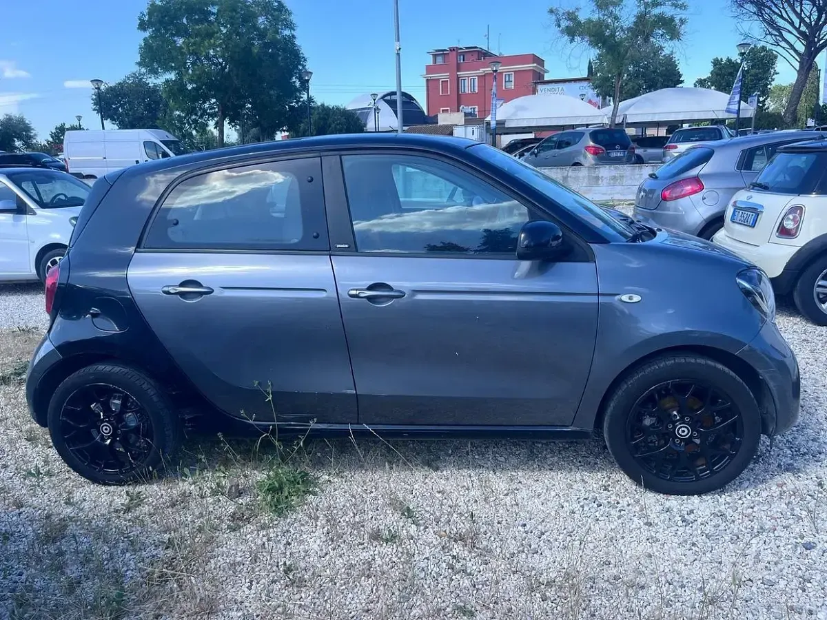 Usata Smart ForFour Proxy 71 CV (52 kW) 2016 Nero Utilitaria