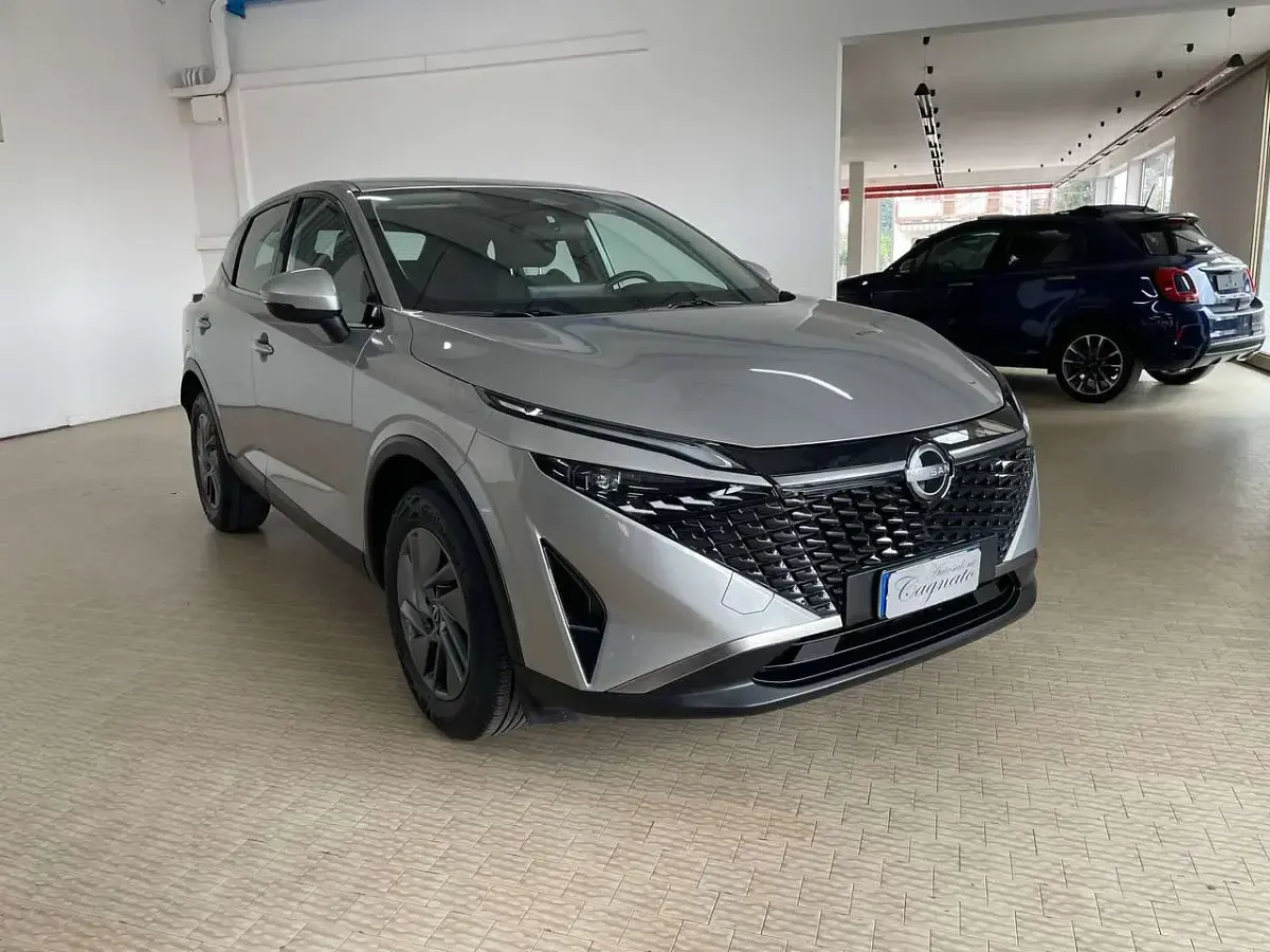 Usata Nissan Qashqai Acenta 140 CV (102 kW) 2025 Grigio SUV