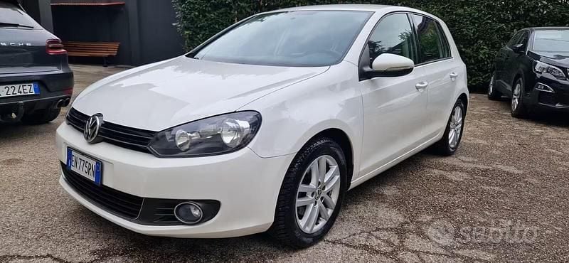 Usata VW Golf VII Highline 104 CV (76 kW) 2013 Bianco Berlina