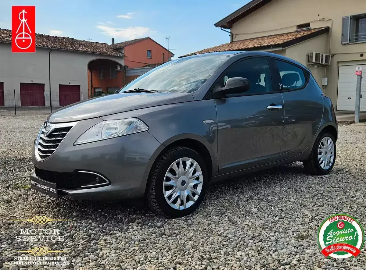 Usata Lancia Ypsilon 69 CV (50 kW) 2013 Grigio Utilitaria