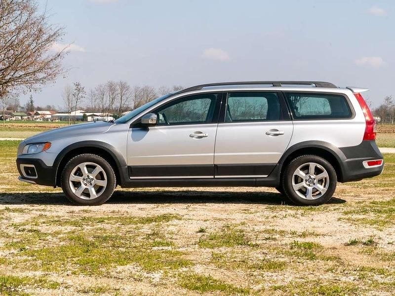 Usata Volvo XC70 Momentum 185 CV (136 kW) 2008 Argento Station wagon