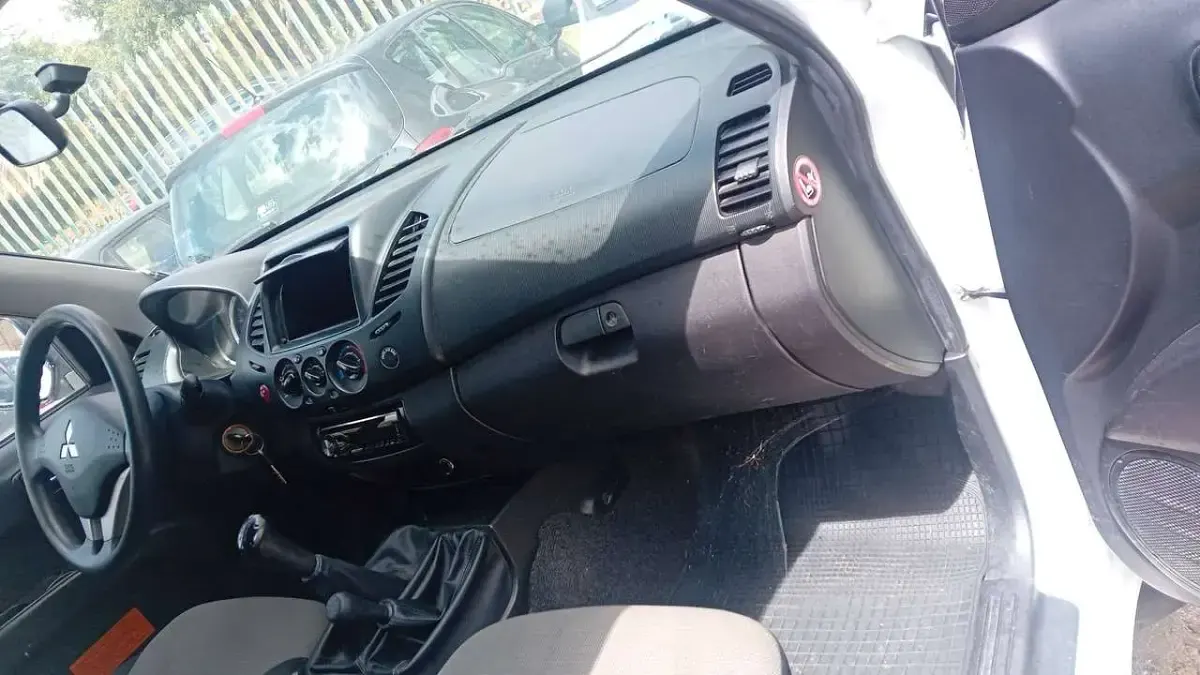Usata Mitsubishi L200 Invite 136 CV (100 kW) 2016 Bianco Pick-up