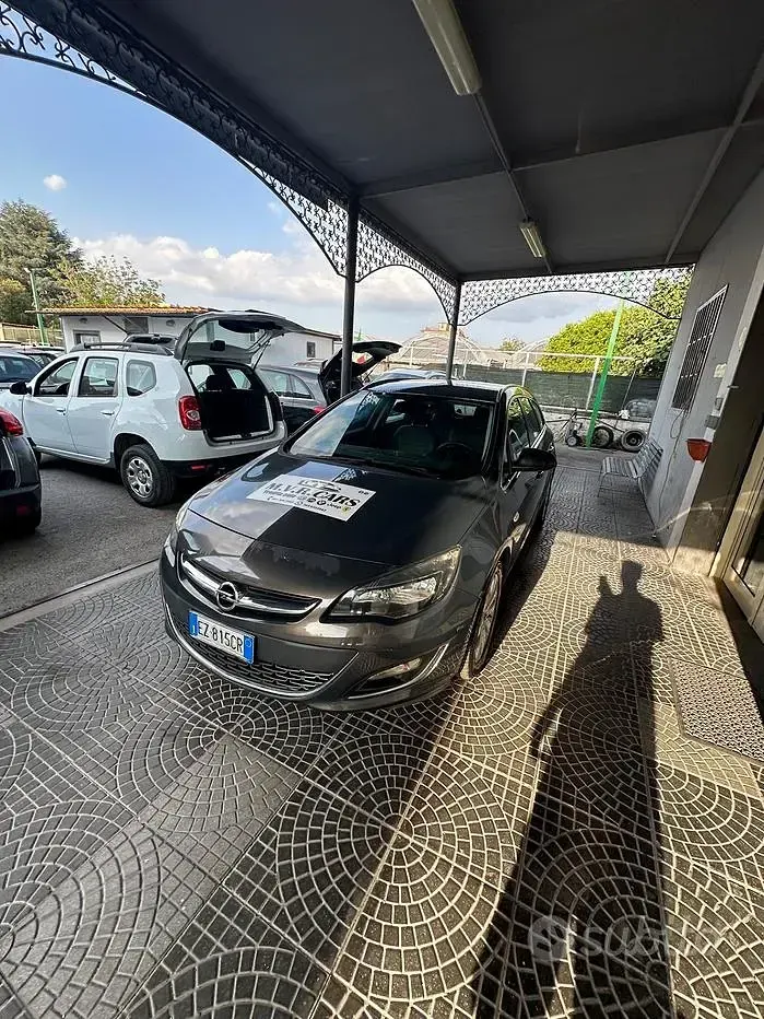 Usata Opel Astra Cosmo 110 CV (80 kW) 2015 Marrone Station wagon