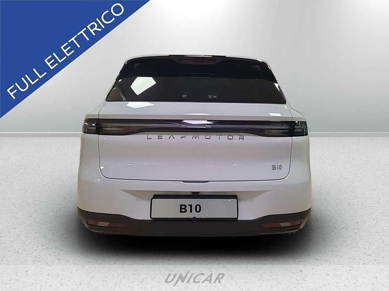 Nuova Leapmotor B10 160 kW (218 CV) 2026 Biancoshadow grey ecoleather SUV