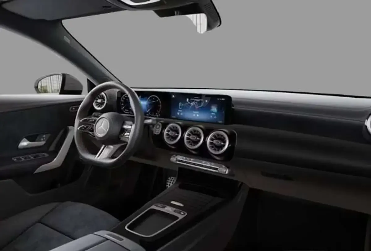 Usata Mercedes CLA220 AMG Line Premium 190 CV (139 kW) 2024 Grigio Coupé