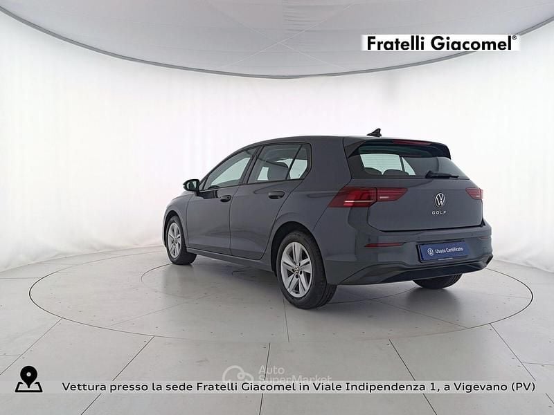 Usata VW Golf VIII Life 116 CV (85 kW) 2025 Dolphin grey metallizzato Berlina