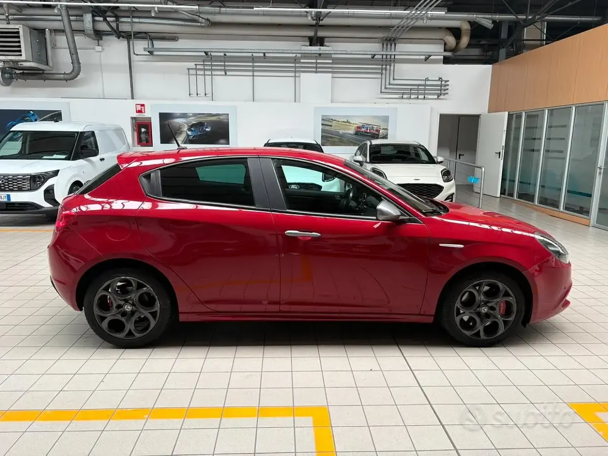 Usata Alfa Romeo Giulietta Super 120 CV (88 kW) 2017 Rosso Utilitaria