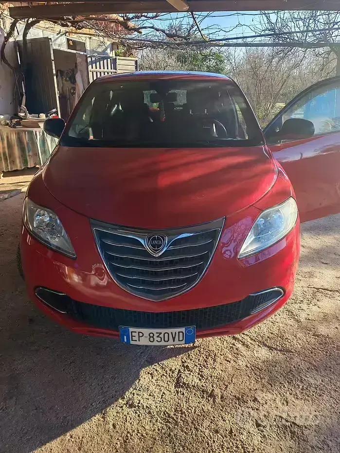 Usata Lancia Ypsilon 69 CV (50 kW) 2013 Rosso Utilitaria