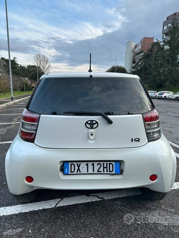 Usata Toyota iQ 68 CV (50 kW) 2009 Bianco Utilitaria
