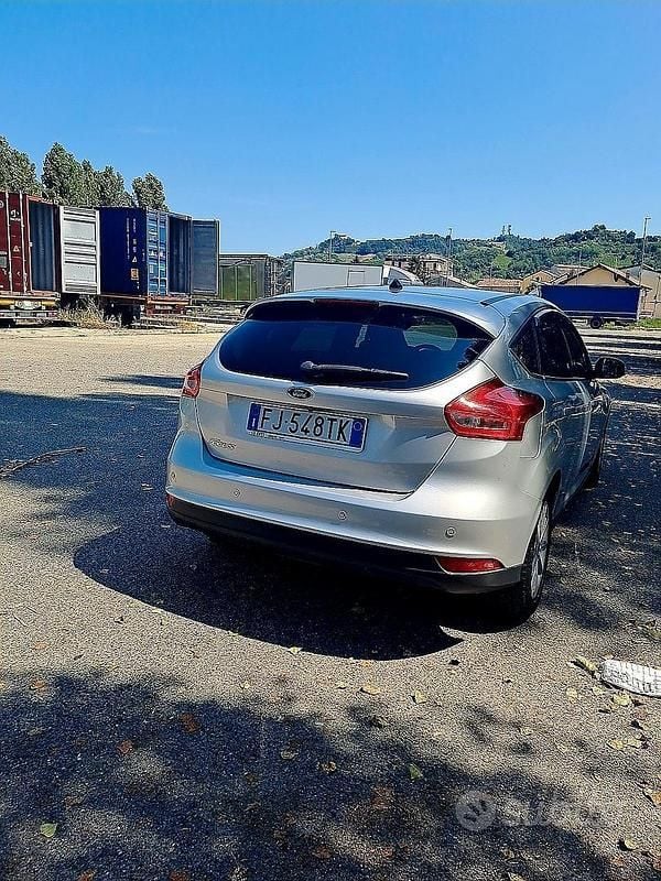 Usata Ford Focus 120 CV (88 kW) 2017 Grigio Berlina