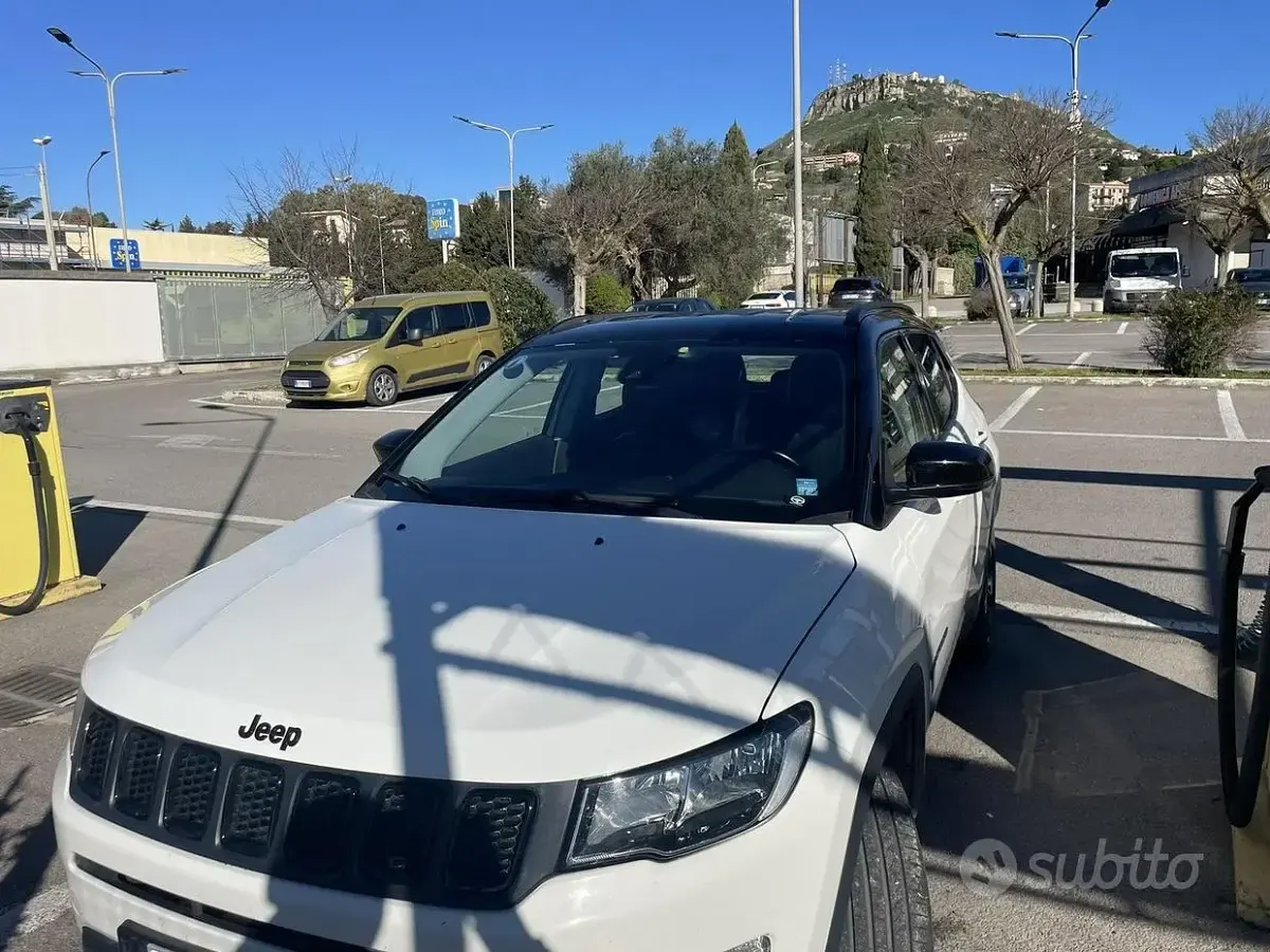 Usata Jeep Compass Night Eagle 140 CV (102 kW) 2019 Bianco SUV