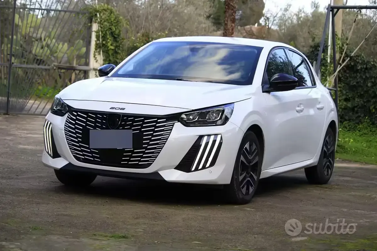 Usata Peugeot 208 Allure 101 CV (74 kW) 2025 Utilitaria