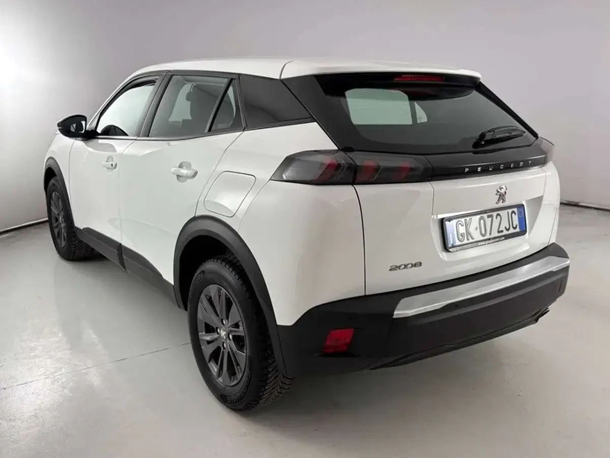 Usata Peugeot 2008 Active 110 CV (80 kW) 2022 Bianco SUV