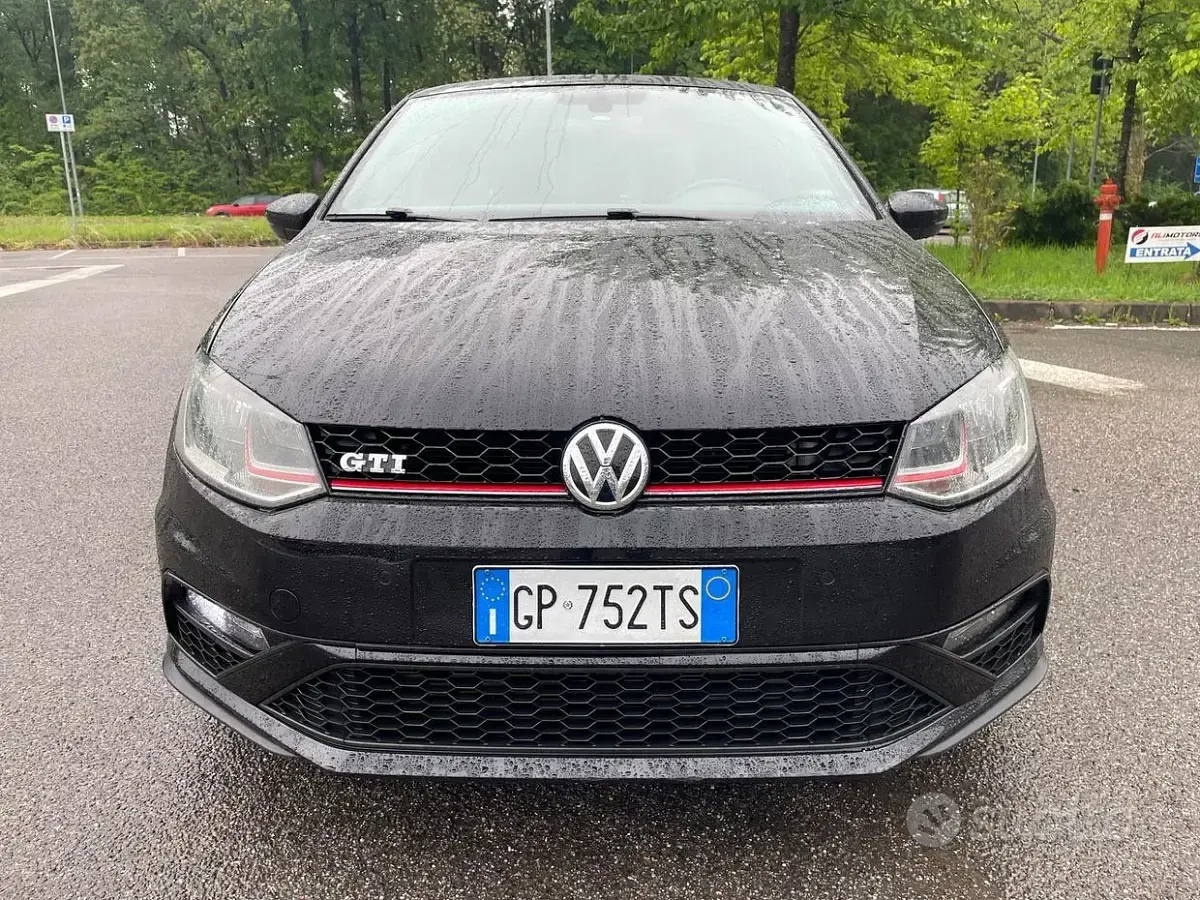 Käytetty VW Polo GTI 192 HP (141 kW) 2015 Musta Sedan
