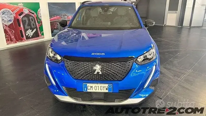 Usata Peugeot 2008 Allure 131 CV (96 kW) 2023 Blu/azzurro SUV