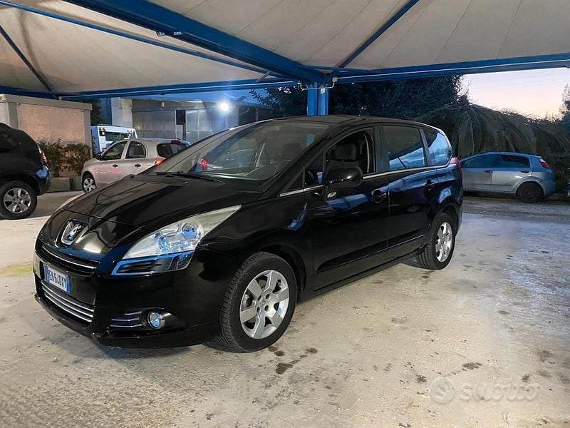 Usata Peugeot 5008 Active 115 CV (84 kW) 2013 Nero Monovolume