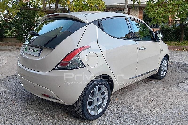 Usata Lancia Ypsilon Gold 69 CV (50 kW) 2019 Utilitaria