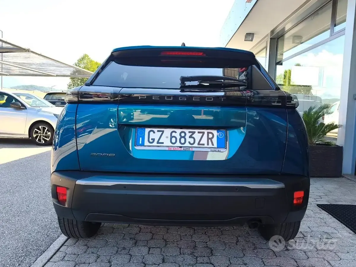Usata Peugeot 2008 Allure 101 CV (74 kW) 2025 Blu SUV