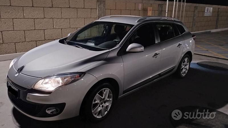Usata Renault Mégane GrandTour 110 CV (80 kW) 2012 Grigio Station wagon