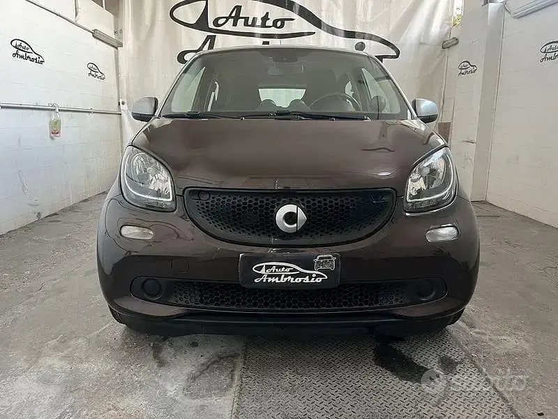 Usata Smart ForFour Passion 71 CV (52 kW) 2018 Marrone Utilitaria