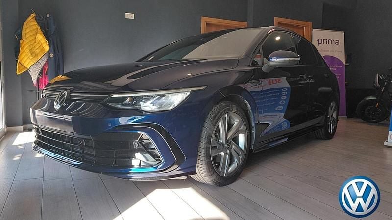 Usata VW Golf VIII R-line 149 CV (109 kW) 2022 Blu Berlina
