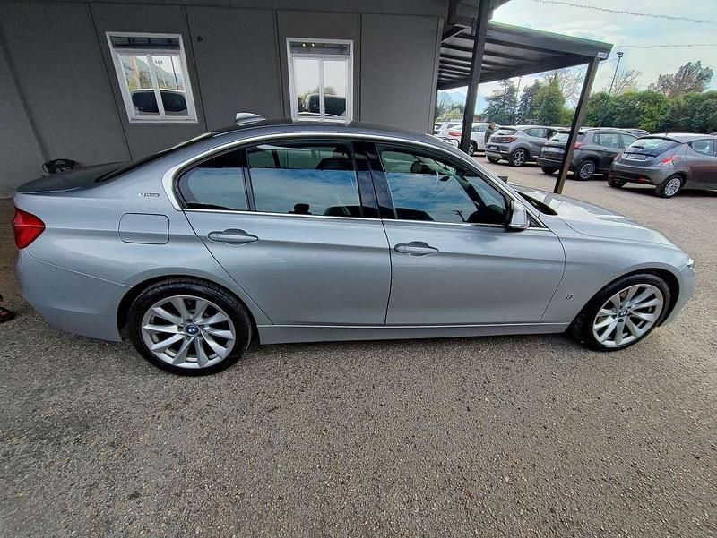 Usata BMW 330e Sport Line 184 CV (135 kW) 2017 Argento Berlina