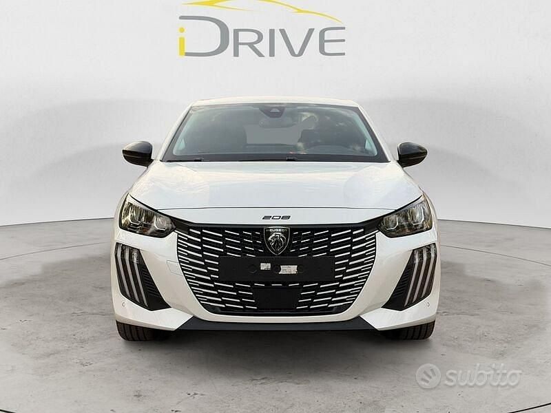 Usata Peugeot 208 Allure 101 CV (74 kW) 2024 Bianco Utilitaria
