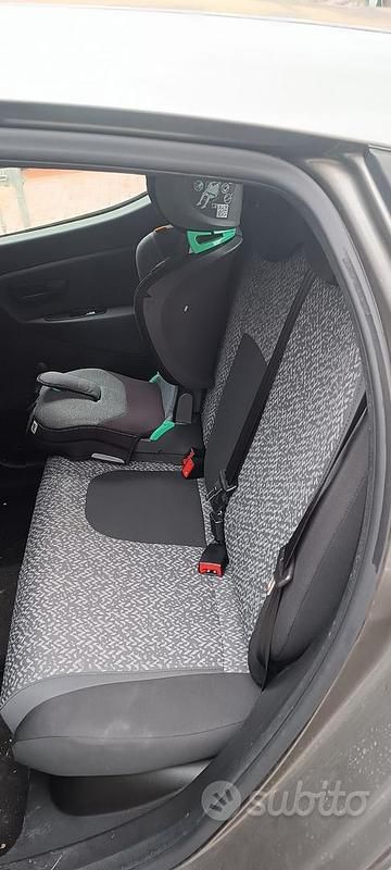 Usata Lancia Ypsilon 69 CV (50 kW) 2018 Grigio Utilitaria