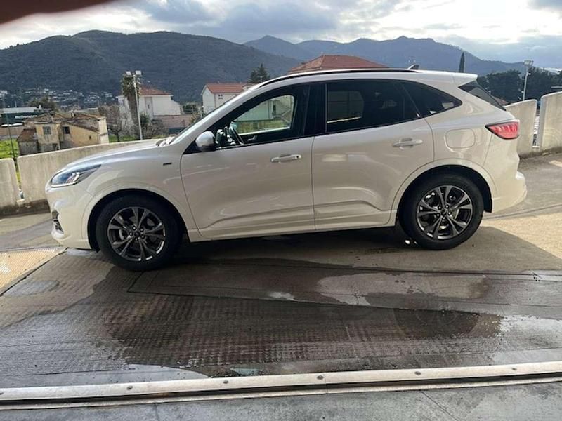 Usata Ford Kuga ST-Line 120 CV (88 kW) 2022 Bianco SUV