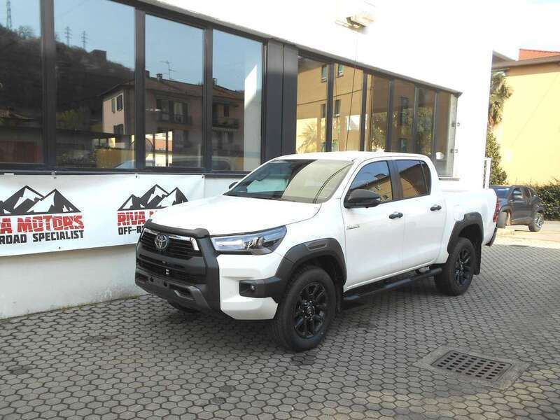 Bianco Usata 2024 Toyota HiLux Pick-up | 46.230 € (Ottimo prezzo) - Immagine 1/4