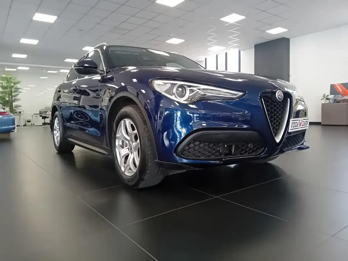 Usata Alfa Romeo Stelvio Business 160 CV (117 kW) 2021 Blu SUV